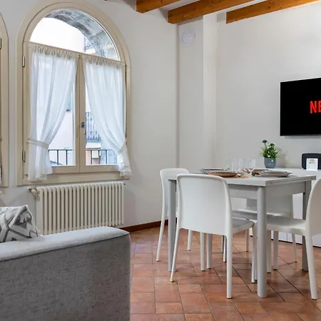 Apartment La Corte Moderna Nel Centro Storico - Idromassaggio *